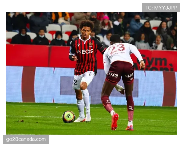 维蒂尼亚传球准确率93.9%，高居法甲中场首位